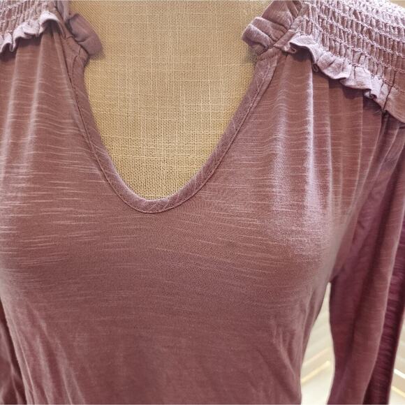 BEACON NWOT APPAREL SMOCKED SHOULDER PURPLE BLOUSE MULTIPLE SIZES - Picture 2 of 4